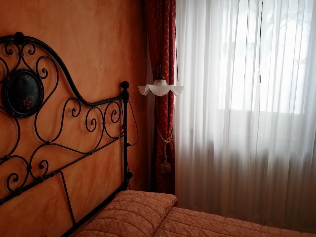 Albergo Diana Cerreto Laghi Rum bild