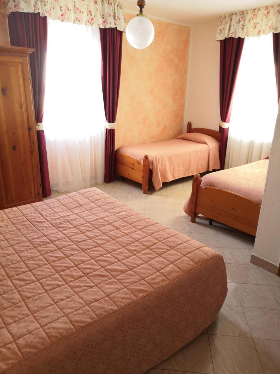 Albergo Diana Cerreto Laghi Exteriör bild