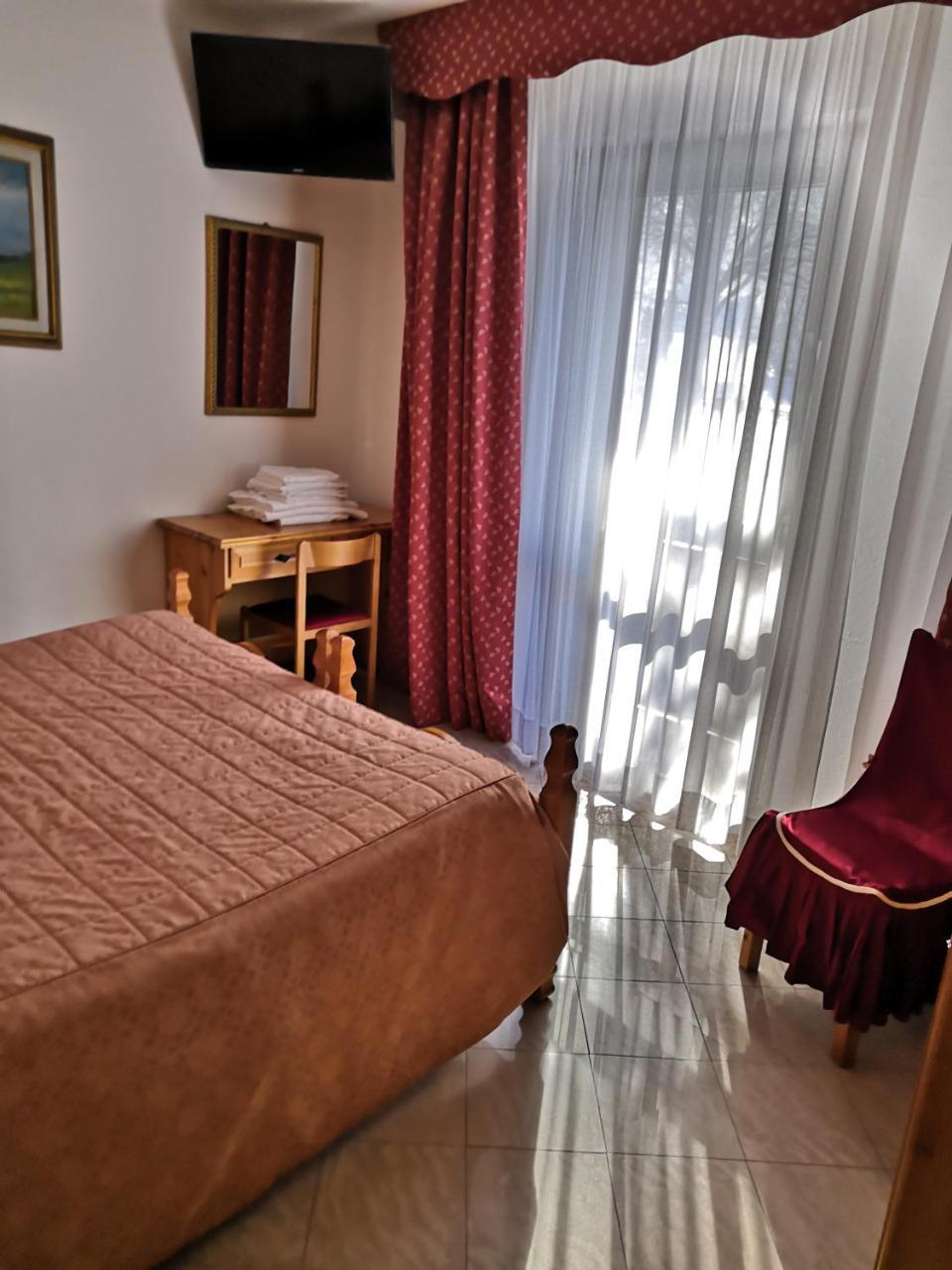 Albergo Diana Cerreto Laghi Exteriör bild