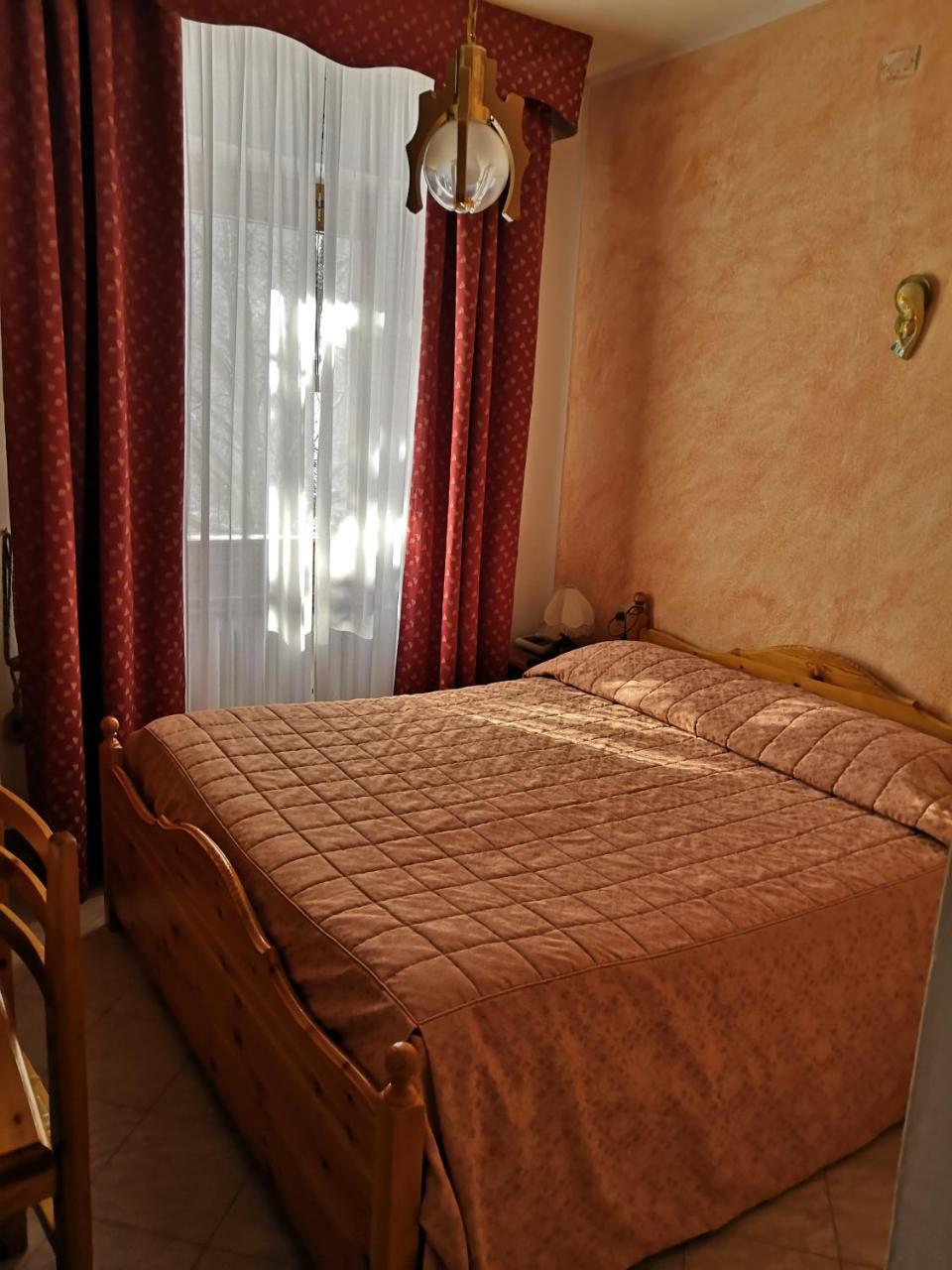 Albergo Diana Cerreto Laghi Exteriör bild